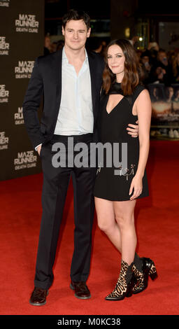 Foto muss Gutgeschrieben © Alpha Presse 079965 22/01/2018 Benjamin Walker und Kaya Scodelario im Labyrinth Runner mit dem Tod Heilung UK Ventilator Siebung bei VUE West End in Leicester Square, London Stockfoto