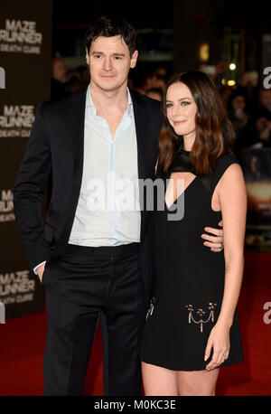 Foto muss Gutgeschrieben © Alpha Presse 079965 22/01/2018 Benjamin Walker und Kaya Scodelario im Labyrinth Runner mit dem Tod Heilung UK Ventilator Siebung bei VUE West End in Leicester Square, London Stockfoto