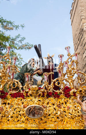 Float Christi von der Bruderschaft der 'La Paz', die Kathedrale von Sevilla während seiner Buße station am Palmsonntag. Stockfoto