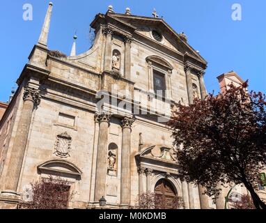 Spanische Kirche: Parroquia Santa Maria La Mayor in Alcala de Henares, Madrid. Der Geburtsort von Miguel de Cervantes. Stockfoto