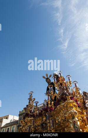 Float von Christus der Bruderschaft der Gonzalo' während seiner Bußweg am Heiligen Montag. Stockfoto