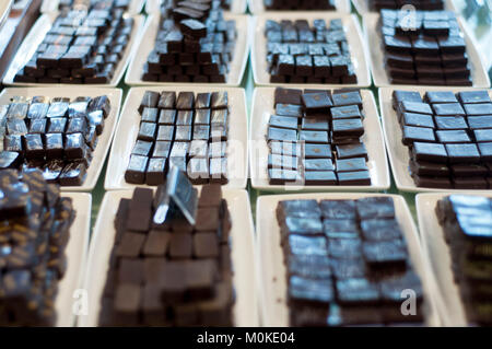 Pralinen bei Frederic Blondel chocolatier Shop, Brüssel, Belgien. Stockfoto