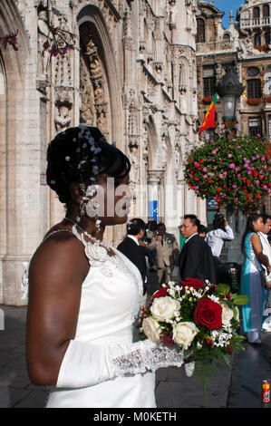 Hochzeit in der Brüsseler Rathaus (Hotel de Ville oder Hôtel de Ville de Bruxelles), Grote Markt (Grand Place), Brüssel, Belgien Stockfoto