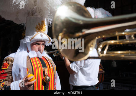 Vorführung der Karneval von Binche Kleider, Brüssel, Belgien. UNESCO-Welterbe Parade Festival. Belgien Stockfoto