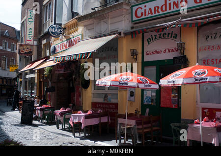 Restaurants in der Rue des Bouchers, Brüssel, Belgien Stockfoto