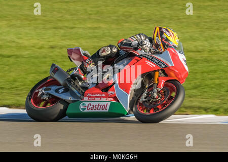 Dan Linfoot auf der Honda Racing CBR1000RR in der Britischen Superbike Meeting in Donington Park, Schloss Donnington, Leicestershire, England im April 2017 Stockfoto