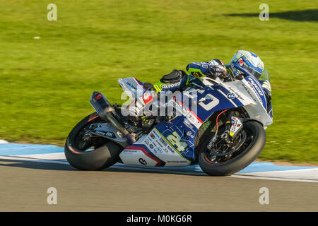 Christian Iddon auf dem Motorrad Tyco BMW bei der British Superbike Meeting in Donington Park, Schloss Donnington, Leicestershire, England im April 2017 Stockfoto