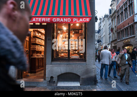 Schokolade shop Grand Place, am selben Platz des Grand Place, Brüssel, Belgien. Stockfoto