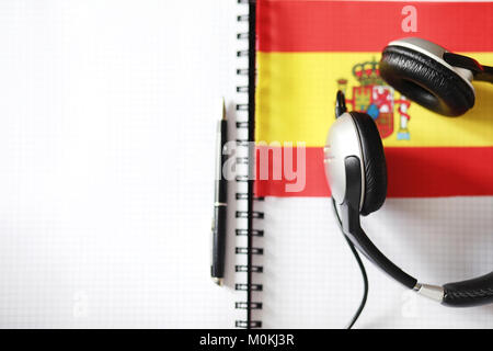 Das Erlernen von Fremdsprachen. Notepad für Einträge und eine Fahne. Lang Stockfoto