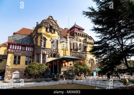 Alte Governor's House aus der deutschen Kolonialzeit in Qingdao, China Stockfoto