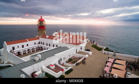 Ein Blick auf die Felsen von Kap St. Vincent vor Sonnenuntergang. Portugal. Region Algarve Stockfoto