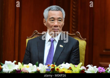 Colombo, Sri Lanka. 23 Jan, 2018. Singapurs Premierminister Lee Hsien Loong bei einem bilateralen Zeremonie bei den Präsidentschaftswahlen Sekretariat in Colombo am 23. Januar 2018. Premierminister Lee Hsien Loong ist zu einem offiziellen Besuch in Sri Lanka bis Januar 24. Credit: Musthaq Thasleem/Pacific Press/Alamy leben Nachrichten Stockfoto