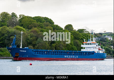 Frachtschiff 'Theseus' IMO 9199256 Segel entlang des Flusses Lee, County Cork, Irland mit Kopie Raum Stockfoto