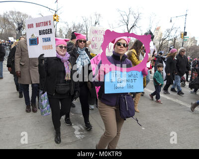 Hunderte von Tausenden New Yorkern März der Frauen in New York City besuchte auf der 1-jährigen Jubiläum von Donald Trump innauguration, 31.01.20, Stockfoto