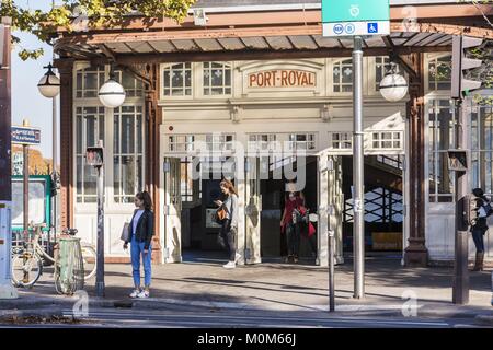 Frankreich, Paris, Äußere des Port Royal Metro Montparnasse im 14. arrondissement, dem Boulevard von Port Royal Stockfoto
