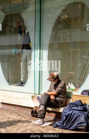 Japan, Honshu Island, Region Kanto, Tokio, Shibuya, Fußgängerzone, Obdachlose Stockfoto