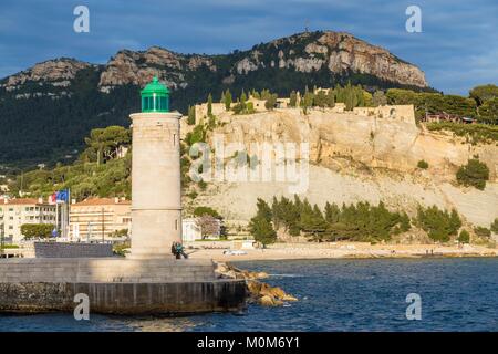 Frankreich, Bouches-du-Rhone, Leuchtturm hat den Eingang der Hafen von Cassis Stockfoto