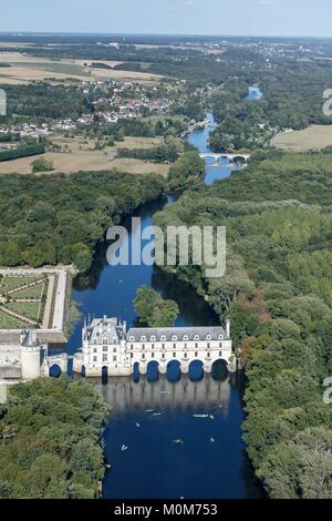 Frankreich, Indre et Loire, Amboise, Schloss Chenonceau auf dem Fluss Cher (Luftbild) Stockfoto