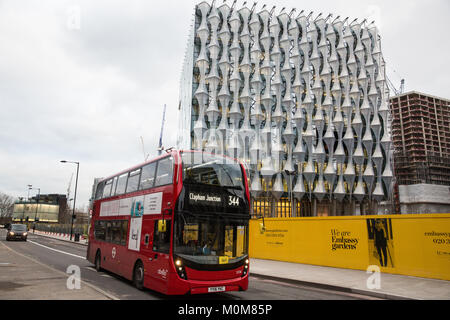 London, Großbritannien. 22 Jan, 2018. Ein Blick auf die Neuen 1 Mrd. $ US-Botschaft bei Nine Elms am Tag eines low-key-Besuch von US-Außenministerin Rex Tillerson. Us-Präsident Donald Trump storniert eine Reise nach London für die neue Botschaft zu öffnen früher in diesem Monat. Credit: Mark Kerrison/Alamy leben Nachrichten Stockfoto