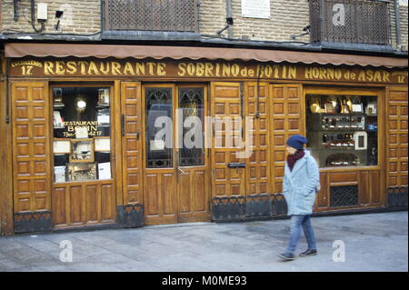 Madrid, Spanien. 15 Jan, 2018. Das Restaurant Sobrino de Botín steht in der Calle de los Cuchilleros im Zentrum von Madrid, Spanien, 15. Januar 2018. Das Restaurant wurde im Jahr 1725 eröffnet und ist im Guinness Buch der Rekorde als "das weltweit älteste Restaurant' gefunden werden. Credit: Carola Frentzen/dpa/Alamy leben Nachrichten Stockfoto