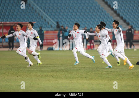 (180123) - CHANGZHOU, Jan. 23, 2018 (Xinhua) - die Spieler von Vietnam feiern, nachdem sie das Halbfinale zwischen Katar und Vietnam an der AFC U23-Meisterschaft in Changzhou, Osten Chinas in der Provinz Jiangsu, Jan. 23, 2018. (Xinhua / Yang Lei) Stockfoto