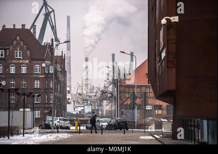 Danzig, Polen. 23 Jan, 2018. Tritt Rauch aus einem Kohlekraftwerk station in Danzig. Credit: Omar Marques/SOPA/ZUMA Draht/Alamy leben Nachrichten Stockfoto