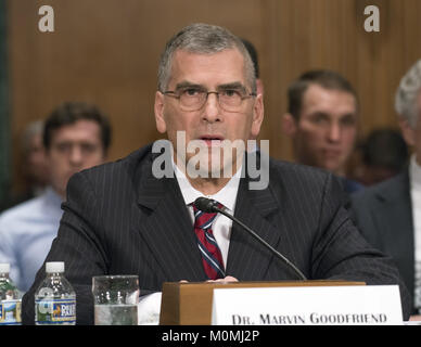 Washington, District of Columbia, USA. 23 Jan, 2018. Dr. Marvin Goodfriend bezeugt vor den Senat der Vereinigten Staaten Ausschuss für Banken, Wohnungsbau und Stadtentwicklung auf seine Nominierung Mitglied des Board of Governors des Federal Reserve System auf dem Capitol Hill in Washington, DC am Dienstag, 23. Januar 2018. Quelle: Ron Sachs/CNP Credit: Ron Sachs/CNP/ZUMA Draht/Alamy leben Nachrichten Stockfoto