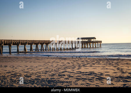 Fishing Pier auf Tybee Island, Georgia. Stockfoto