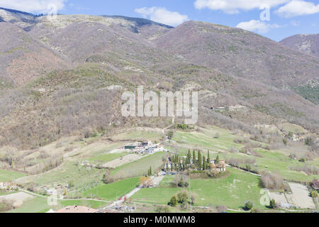 Blick auf den See Turano aus dem Dorf Castel di Tora. Latium, Italien. 26. Februar 2017 Stockfoto