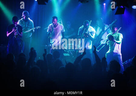 Die amerikanische brass ensemble Hypnotic Brass Ensemble führt ein Live Konzert in Pumpehuset in Kopenhagen. Dänemark, 23/11 2016. Stockfoto