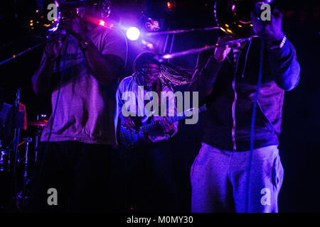 Die amerikanische brass ensemble Hypnotic Brass Ensemble führt ein Live Konzert in Pumpehuset in Kopenhagen. Dänemark, 23/11 2016. Stockfoto