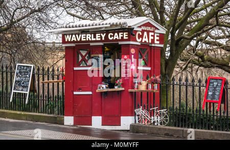 Waverley Cafe, konvertiert Polizei rufen, Ecke Market Street und der Waverley Bridge, Edinburgh, Schottland, Großbritannien Stockfoto