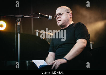 Die polnische Folkband Kwadrofonik führt ein Live Konzert der polnischen Dichters Adam Strug (Bild) an der polnischen Musik Festival Off Festival 2015 in Kattowitz. Polen, 07/08 2015. Stockfoto