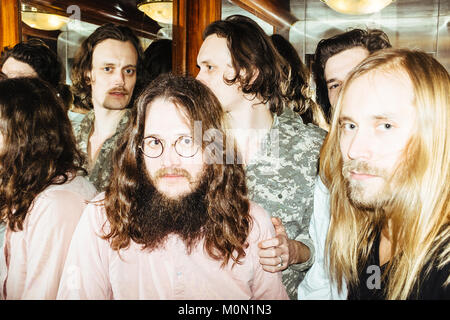 Die Danish-Finnish musikalische Gruppe Liima besteht aus den drei Efterklang Mitglieder (L-R) Mads Brauer, Casper Clausen und Rasmus Stolberg und die finnische Perkussionist Tatu Rönkö. Dänemark, 17/02 2016. Stockfoto