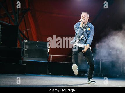 Die amerikanische Hip-Hop-Duo Macklemore & Ryan Lewis führt ein Live Konzert bei den Danish Music festival Roskilde Festival 2016. Hier Rapper und Sänger Macklemore ist live auf der Bühne gesehen. Dänemark, 30/06 2016. Stockfoto