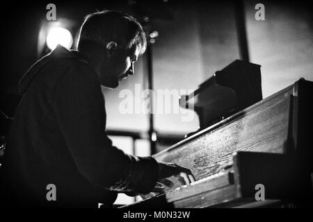 Nils Frahm ist ein deutscher Musiker und Komponist in Berlin. Er hat solo Material unter eigenem Namen veröffentlicht und auch mit mehreren namhaften Interpreten und ist hier abgebildet auf einem Live-konzert an Koncerthuset in Kopenhagen. Dänemark 25/11 2012. Stockfoto