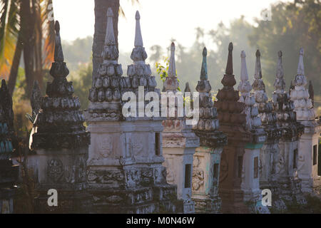 Am frühen Morgen in einem buddhistischen Tempel in Don Khon, 4000 Inseln Laos Stockfoto