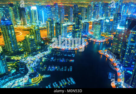 Blick auf Nacht hervorgehoben Luxus Dubai Marina aus dem 52. Stock, Dubai, Vereinigte Arabische Emirate Stockfoto