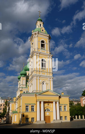 St. Petersburg, Russland - 12. Juni 2015: Kirche der Verkündigung auf Vasilevsky Island. In 1749-1763 erbaute Kirche ist eine von nur zwei survivi Stockfoto