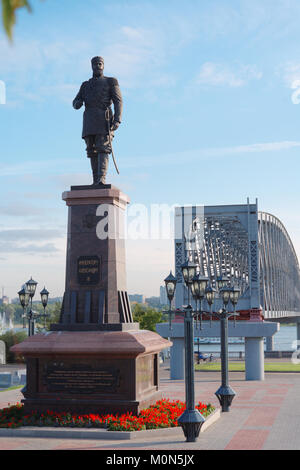 Nowosibirsk, Russland - August 8, 2014: Denkmal des russischen Zaren Alexander III., der ein Dekret über den Bau der Transsibirischen Eisenbahn ausgestellt Stockfoto