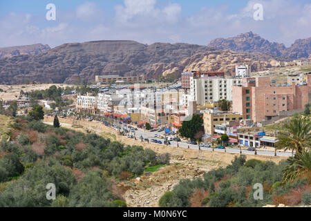 Wadi Musa, Jordanien - 15. März 2014: Stadtbild von Wadi Musa. Es ist die nächste Stadt, um die archäologische Stätte von Petra und beherbergt viele Hotels und resta Stockfoto