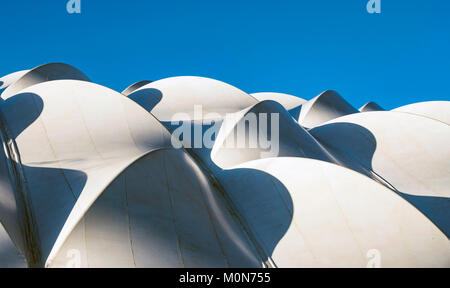 Abstrakte Sicht des Dachs in Oriam National Sports Centre an der Heriot-Watt University in Edinburgh, Schottland, Vereinigtes Königreich Stockfoto