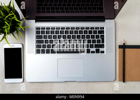 Office Desktop. Ansicht von oben Stockfoto