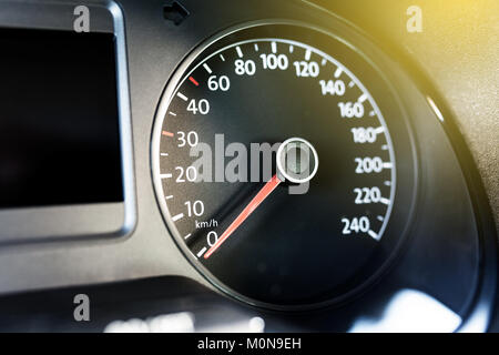 Dashboard in einem modernen Auto Stockfoto