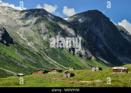 Ländliche Stadt mit wenig Häuser in Geiranger, Norwegen Stockfoto