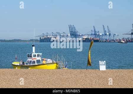 Harwich Hafen zu Fuß/Fahrrad Fähre bereit von Landguard Point, Felixstowe, Suffolk, England, Großbritannien Stockfoto