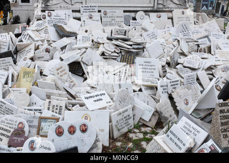 Monumento a Jose Tomas de Sousa Martins in Lissabon. Das Denkmal feiert Dr. Jose Tomas, der den Armen geholfen und wurde gesagt, Wundermittel zu geben. Stockfoto