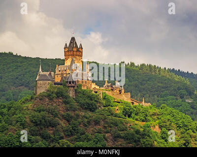 Außenansicht des Schloss Reichsburg in Cochem, Deutschland Stockfoto