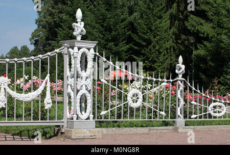 Schmiedeeiserne schmiedeeisen Zaun von Rose Garden Stockfoto