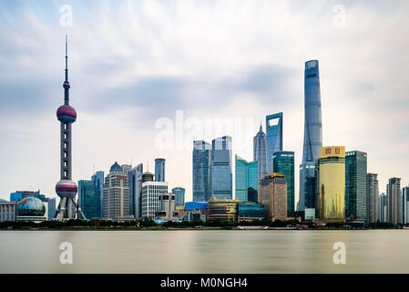 Shanghai, China. Die Shanghai Financial District vom Bund in Shanghai, China. Credit: Benjamin Ginsberg Stockfoto